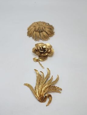 Vintage Monet Lot Of 3 Gold Tone Floral Brooches